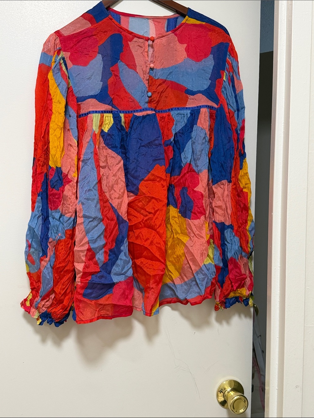 Multicolor Abstract Crinkle Long-Sleeve Blouse - Picture 4 of 6